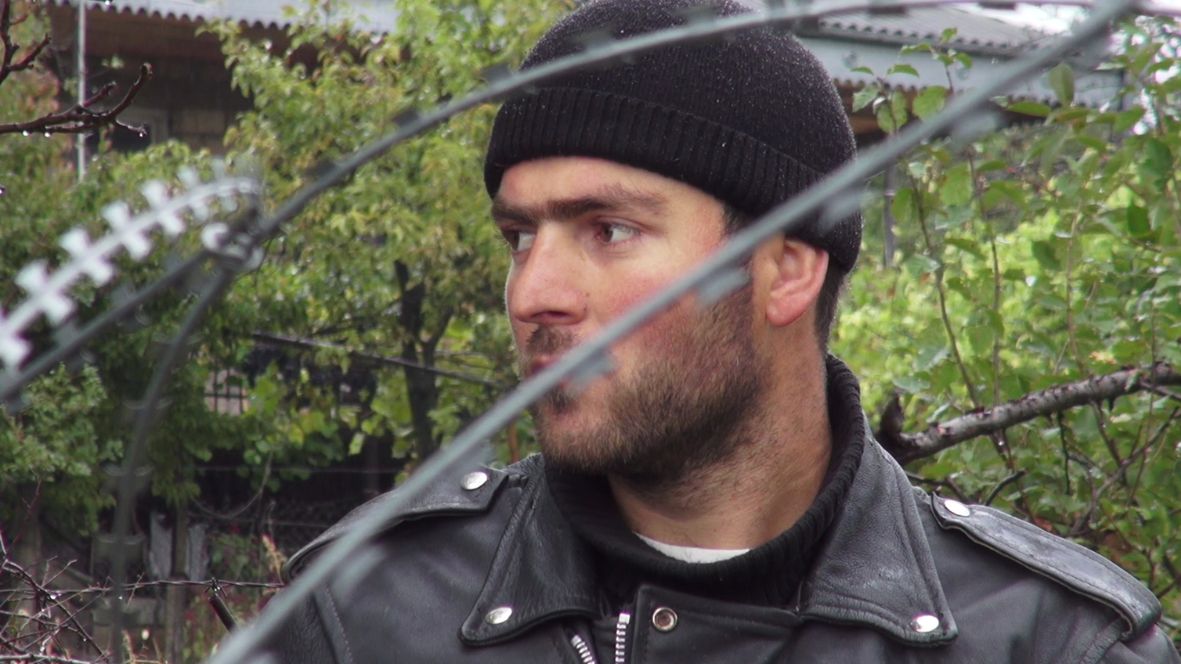 村にできた国境　あっち側とこっち側で