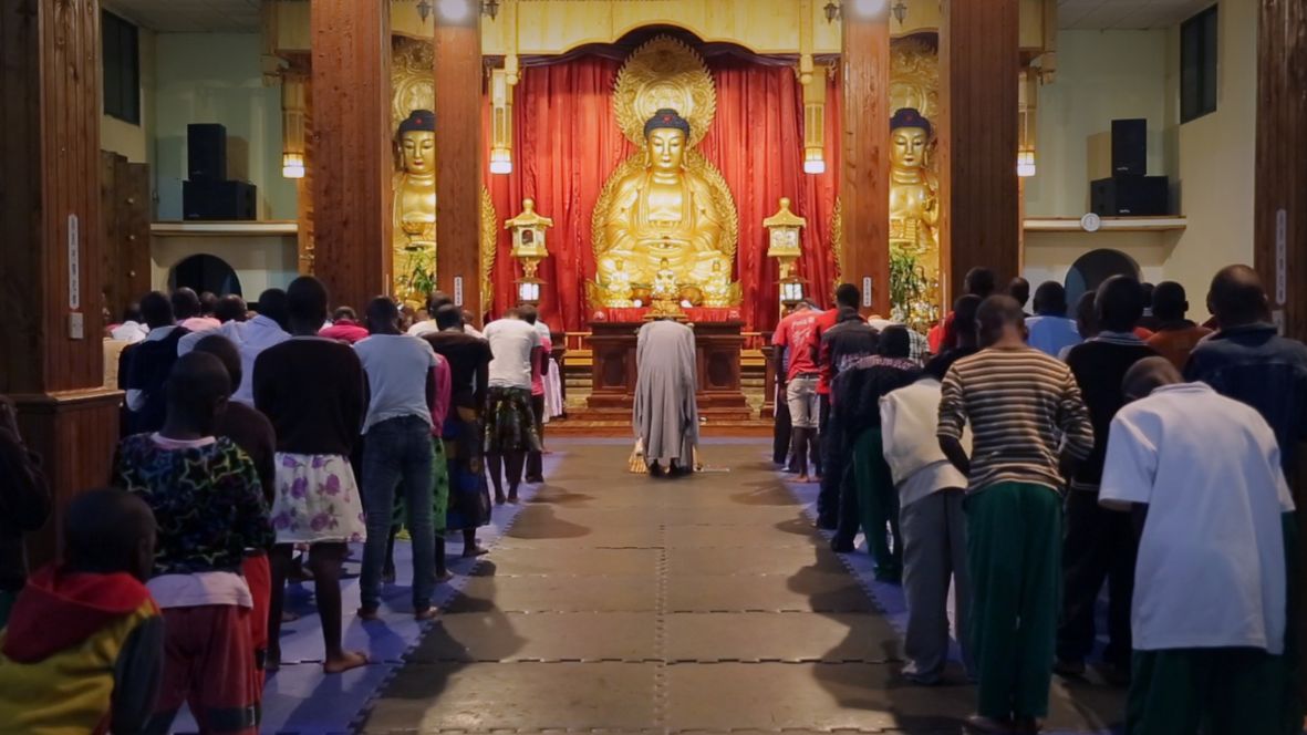 アフリカの少年ブッダ